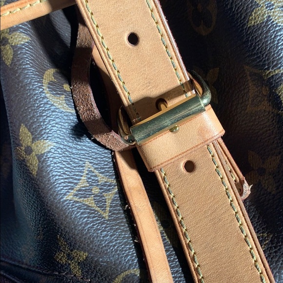 Louis Vuitton Bosporus Backpack - Picture 7 of 8